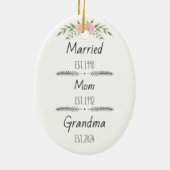 Personalisierte Mama Oma Est Custom Year Keramik Ornament (Hinten)