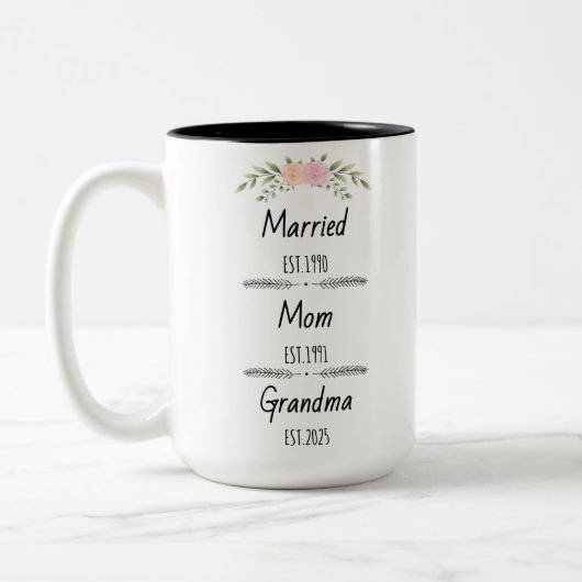 Personalisierte Mama Oma Est Custom Year Zweifarbige Tasse (Links)