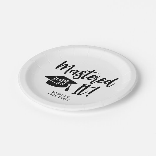 Personalisierte Master-Grad-Abschluss meistert es Pappteller (Schrägansicht)