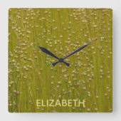 Personalisierte mehrfarbige grüne Florals Quadratische Wanduhr (Vorderseite)