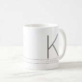 Personalisierte Minimal Moderne Grau-Weiße Monogra Kaffeetasse (VorderseiteRechts)