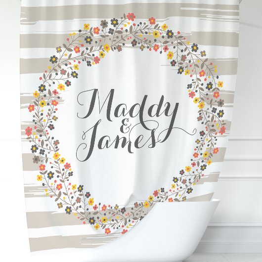 Personalisierte Mocha und Tan Floral Wreath Duschvorhang
