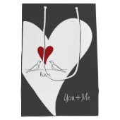 Personalisierte moderne Vögel in Liebe Rotes Herz Mittlere Geschenktüte (Rückseite)