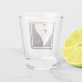 Personalisierte moderne Vögel in Liebe Rotes Herz Schnapsglas (Rückseite)