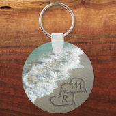 Personalisierte Mongram Sand Hearts am Strand Schlüsselanhänger (Vorderseite)