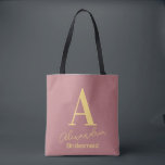 Personalisierte Monogram Bridesmaid Dusty Pink Tasche<br><div class="desc">Das ist ein einfaches, modernes, personalisiertes Monogramm-Design. Dieses stilvolle Design ist in trendigem staubrosa mit stilvoller Typografie gehalten. Es ist ideal für ein personalisiertes Geschenk für Ihre Brautjungfrau oder Trauzeugin und ideal als Brautparty bei Ihnen oder als Gastgeschenk für Ihren Junggeselinnen-Abschied. Fügen Sie einfach den Namen und den Anfangsbuchstaben Ihrer...</div>