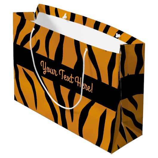 Personalisierte Monogram Wild Thing Tiger Streifen Große Geschenktüte (Rückseite Schrägansicht)