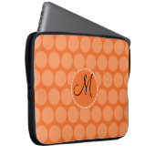 Personalisierte Monogramm-Anfangspunkte Orange Pol Laptopschutzhülle (Vorne Rechts)