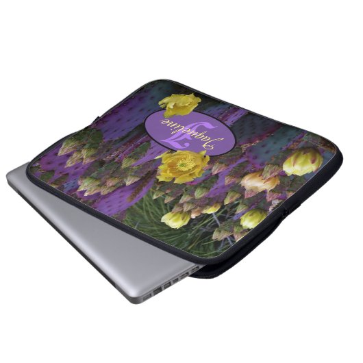 Personalisierte Monogramm Lila Kaktus Gelbe Blumen Laptopschutzhülle (Vorne Knopf)