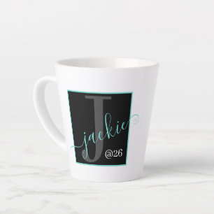 Personalisierte Monogramm-Skriptname Latte-Tasse Milchtasse
