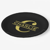 Personalisierte Monogramm und Name Schwarz und Gol Pappteller (Schrägansicht)