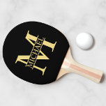 Personalisierte Monogramm und Name Schwarz und Gol Tischtennis Schläger<br><div class="desc">Personalisierte Monogramm- und Namensgeschenke mit personalisiertem Goldmonogramm im klassischen Serif-Schriftart-Stil mit einem Namenskasten in der Mitte des Monogramms auf schwarzem Hintergrund. Perfekt als väterliche Tagesgeschenke für Vater, Geschenke für Großvater, Ehemann und mehr. Bitte beachten Sie: Die Details der Folie werden im Kunstwerk simuliert. Bei der Herstellung dieses Produktes wird keine...</div>