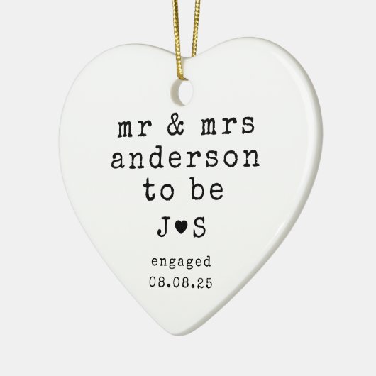Personalisierte Mr. & Mrs. Typografy Verlobt Keramik Ornament (Links)