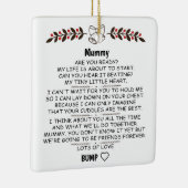 Personalisierte Mummy, die vor Weihnachten vor dem Keramikornament (Rechts)