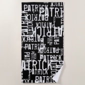 Personalisierte Muster-Typografie-Namen auf Schwar Strandtuch (Vorderseite)