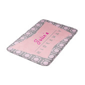 Personalisierte Name Hideaway MCM Badematte (Schrägansicht)