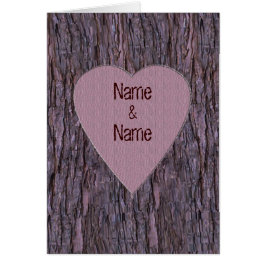 Personalisierte Namen, die in Baumkarte gemeißelt 