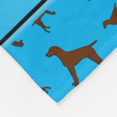 Personalisierte Namenshimmelblau Vizsla Hunde Fleecedecke (Ecke)