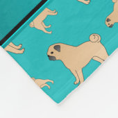 Personalisierte Namenstürkis Mopshunde Fleecedecke (Ecke)