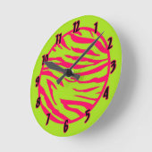 Personalisierte Namensuhr Hot Pink Limon Zebra Pri Runde Wanduhr (Winkel)