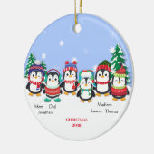 Personalisierte Niedliche Sechs-Pinguin-Schneeszen Keramik Ornament (Links)