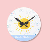 Personalisierte Niedliche Sonne und Wolke Runde Wanduhr