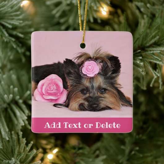 Personalisierte Niedliche Yorkie-Welpe mit rosa Ro Keramikornament (Baum)