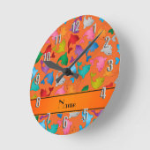 Personalisierte orange Regenbogennamensdelphine Runde Wanduhr (Winkel)
