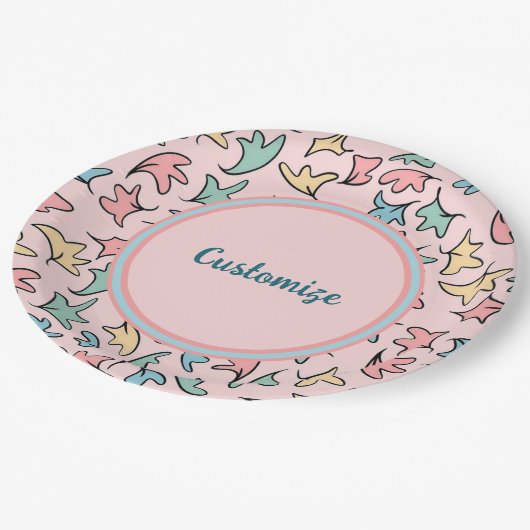 Personalisierte Pastell-Blätter Rosa Pappteller (Schrägansicht)