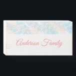 Personalisierte Pastellfarben Blau und Rosa Holzkisten Schild<br><div class="desc">Akzentuieren Sie Ihre Zuhause oder Ihr Büro mit einem personalisierten Holzkastenschild,  das mit pastellblauen und rosa Linien gestrichen ist. Perfekt auch als Weihnachts-,  Jahresende-,  Geburtstag- oder Zuhause-Geschenk für Chef,  Kollegen,  Familie und Freunde.</div>
