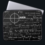 Personalisierte Physik-Geschenke für Physiker Laptopschutzhülle<br><div class="desc">Physik/Physiker/Physik-Lehrer-Geschenk/Physik-Studentgeschenk-/Geekgeschenk/das monogramm-Laptop-Hülse der schwarzen Männer personalisierte Namensanfangs. Um den Text zu ändern,  verwenden Sie die Personifizierungswahl. Für umfangreicheren Text ändert wie Änderungen am Schriftart,  Schriftartfarbe,  oder Textplan,  wählen die besonders anfertigen Wahl.</div>