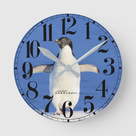 Personalisierte Pinguinaluhr Runde Wanduhr (Vorderseite)