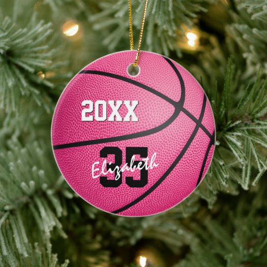 personalisierte pinkfarbene Basketballverzierung f Keramik Ornament (Baum)
