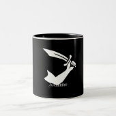 Personalisierte Piraten-Flaggen-Arm-und Zweifarbige Tasse (Mittel)