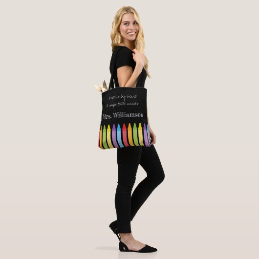 Personalisierte Rainbow Crayons Lehrerbewertung Tasche (Am Model)