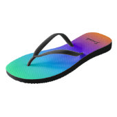 Personalisierte Regenbogenflippen Badesandalen (Schrägansicht)