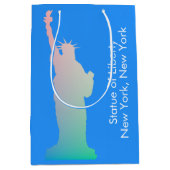 Personalisierte Regenbogenstatue der Liberty New Y Mittlere Geschenktüte (Vorderseite)