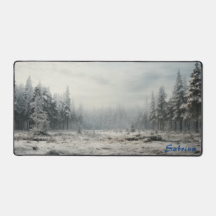 Personalisierte Reinigung in einer Schneewaldmatte Schreibtischunterlage