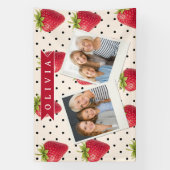 Personalisierte Retro Erdbeere Punkte Vintage Banner (Vertikal)