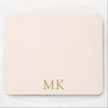 Personalisierte Rosa-Monogramm-Initialen Mousepad<br><div class="desc">Sweet Personalisiert Blush Pink Monogram Initials Mouse Pad. Das schöne Design mit dem reich an antiken Honig goldfarbenen doppelten Initial-Monogramm Text auf hellblauem Rosa. Personalisieren Sie mit Ihrem eigenen Text. Niedliches Accessoire, ideal zum Gebrauch in Ihrer Schule, Zuhause oder im Büro. Wir laden Sie ein, unseren Shop, Simon & Grace...</div>