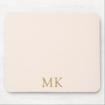 Personalisierte Rosa-Monogramm-Initialen Mousepad<br><div class="desc">Sweet Personalisiert Blush Pink Monogram Initials Mouse Pad. Das schöne Design mit dem reich an antiken Honig goldfarbenen doppelten Initial-Monogramm Text auf hellblauem Rosa. Personalisieren Sie mit Ihrem eigenen Text. Niedliches Accessoire, ideal zum Gebrauch in Ihrer Schule, Zuhause oder im Büro. Wir laden Sie ein, unseren Shop, Simon & Grace...</div>