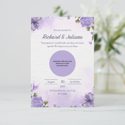 Personalisierte Rosa- und Lila Foto-Hochzeit Einladung (Stehend Vorderseite)