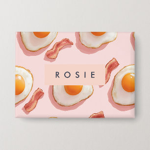 Personalisierte, rosafarbene Eier und Bacon-Muster Button