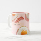 Personalisierte, rosafarbene Eier und Bacon-Muster Zweifarbige Tasse (Vorderseite Links)
