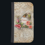 Personalisierte Rose Vintager Damast Phone Geldbeutel<br><div class="desc">Romantisches Vintag-inspiriertes Design mit einem Personalisierungsbereich, umgeben von verzierten Schnörkeln, Vögeln und üppigen Sprays von Rose auf einem bedrückten Damast-Hintergrund. Anmerkung: Skulptierte, eingravierte, geprägte und dimensionale Effekte, geschichtete, gealterte oder erodierte Erscheinung, Texturen und Schatten digital erzielt. Das eigentliche Produkt hat eine flache Oberfläche. Hintergrundpapier des französischen Gartens von Lil Ellaboudy...</div>