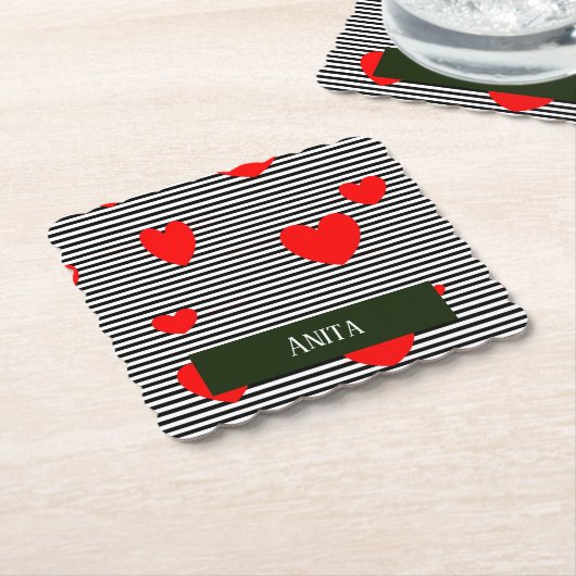 Personalisierte rote Herzen und Streifen Untersetzer (angewinkelt)
