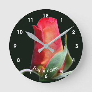Personalisierte rote Knospe Runde Wanduhr