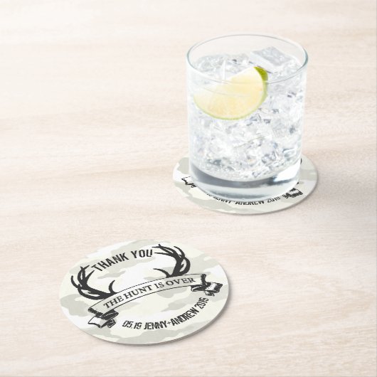 Personalisierte Rustikale Hochzeit "Die Jagd ist v Runder Pappuntersetzer (Vor Ort)