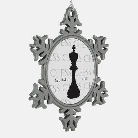 Personalisierte Schach King Classic Piece Moderne Schneeflocken Zinn-Ornament (Links)