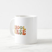 Personalisierte Schulkrankenschwester Retro-Typogr Kaffeetasse (Vorderseite Links)